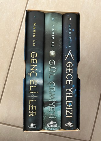 Marie Lu Genç Elitler Serisi - 3 Kitap