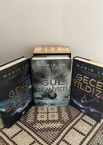 Marie Lu Genç Elitler Serisi - 3 Kitap