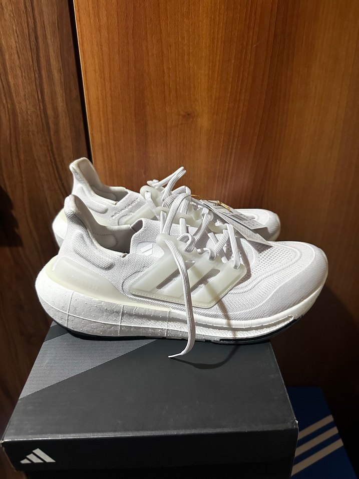 adidas Ultraboost Light 44 Size Koşu - Görsel 2