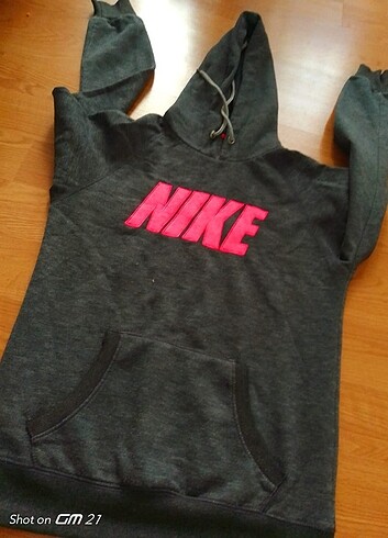 Kapşonlu sweatshirt