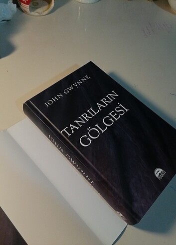  Tanrıların gölgesi