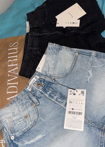Stradivarius Denim D72 Ve Taşlı Siyah Denim Şort - Görsel 3