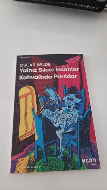Yalniz Sıkıcı İnsanlar Kahvaltıda Parıldar