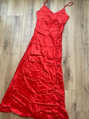 m Beden kırmızı Renk Kırmızı saten askılı elbise