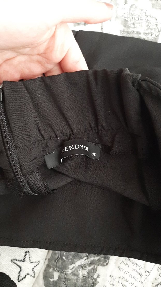 Siyah şortlu mini etek - Görsel 3