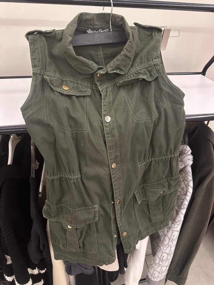 Düğmeli, Kolsuz Kadın Haki Ceket - Görsel 3