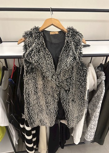 Gri Kürklü Kadın Kolsuz Yelek - Görsel 3