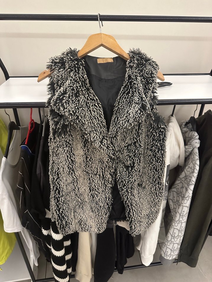 Gri Kürklü Kadın Kolsuz Yelek - Görsel 3