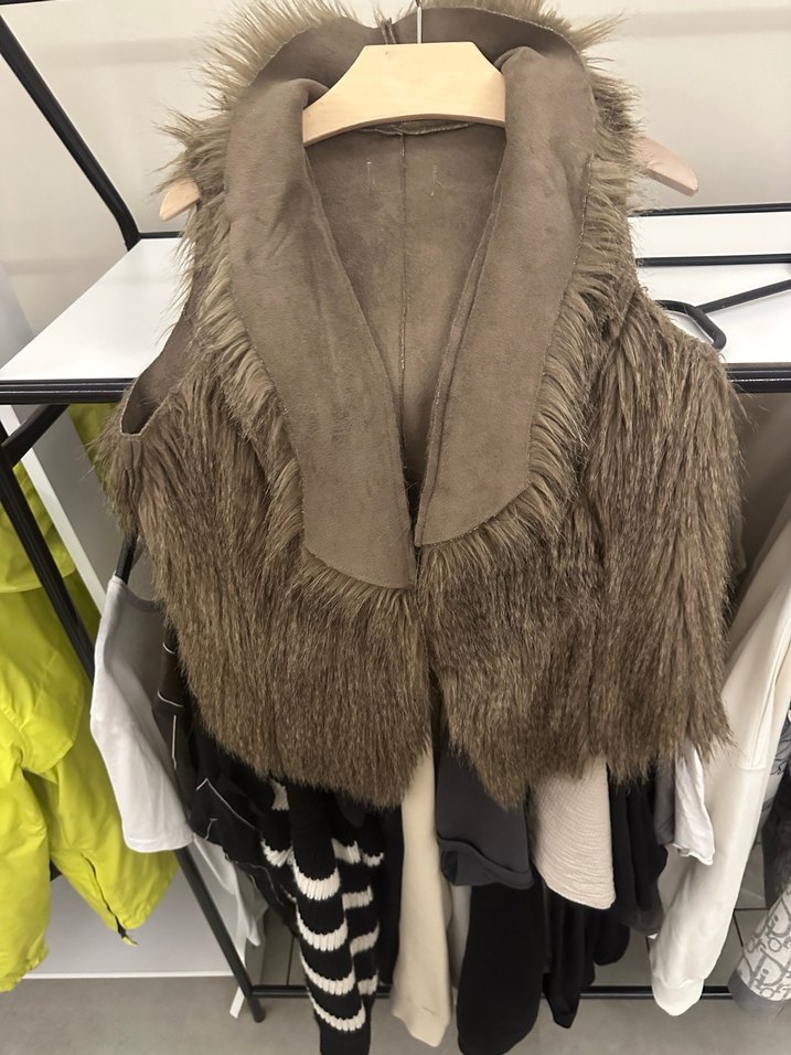 Gri Kürklü Kadın Yelek - Görsel 2