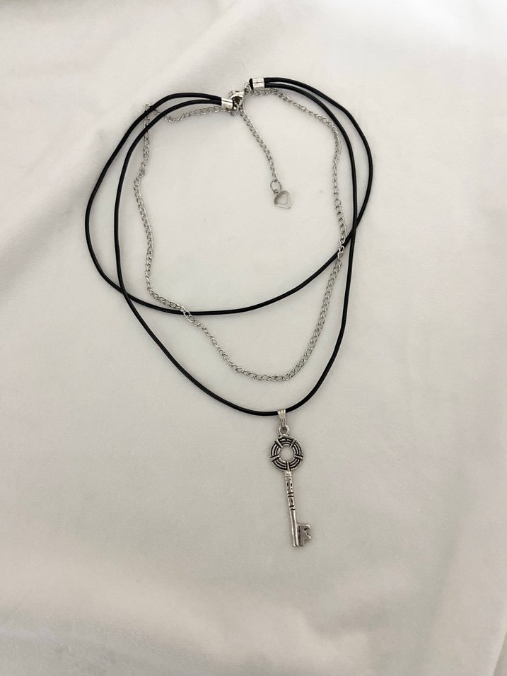 Zincir Detaylı Siyah Gotik Kolye - Görsel 3