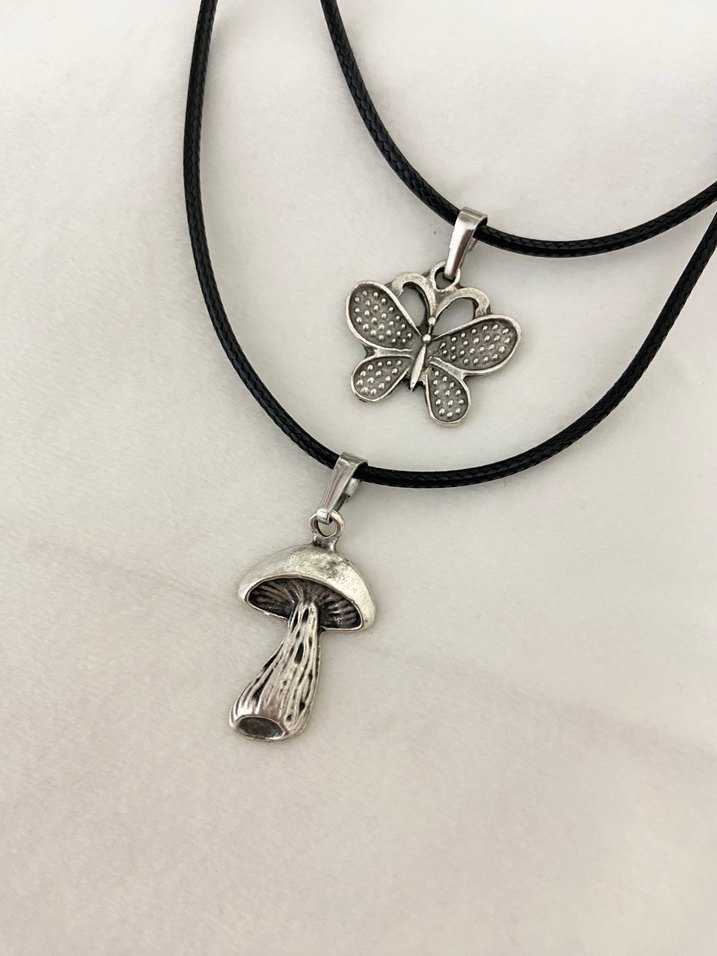 Kelebek ve mantar figürlü ikili kolye - Görsel 3