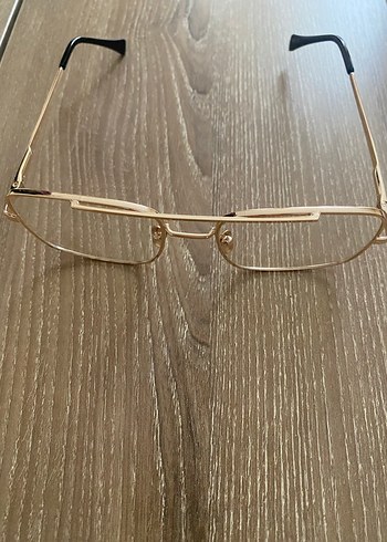 Minimalist Şeffaf Camlı Altın Renk Kadın Gözlüğü imaj reynmen - Görsel 3