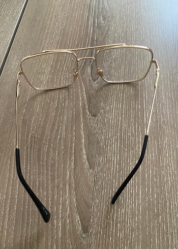 Minimalist Şeffaf Camlı Altın Renk Kadın Gözlüğü imaj reynmen - Görsel 2