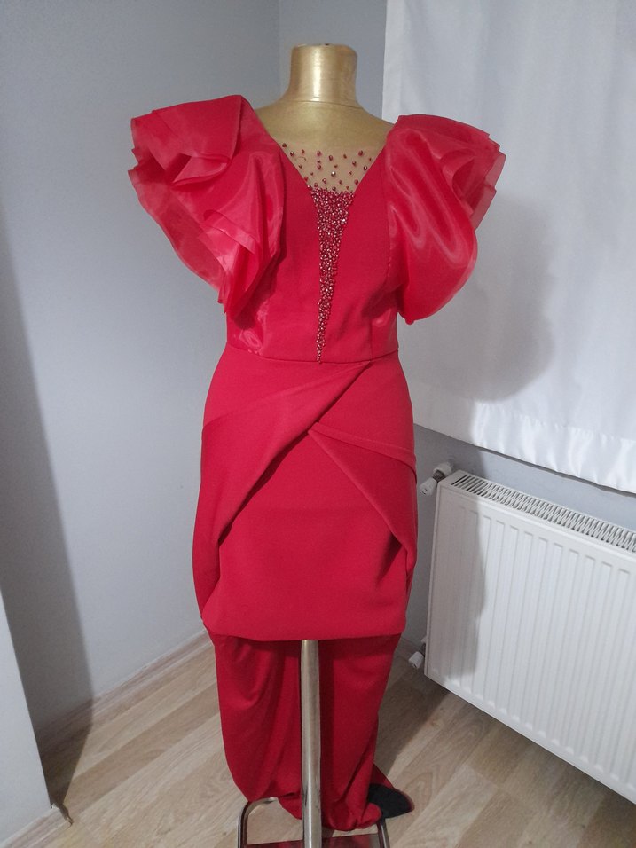 Kirmizi elbise - Görsel 3