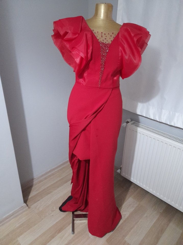 Kirmizi elbise - Görsel 4