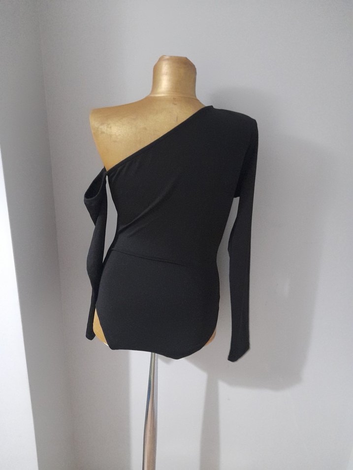 Siyah Tek Omuz Drapeli Uzun Kollu Bluz - Görsel 2