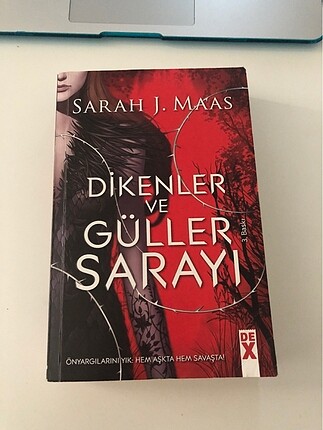 Dikenler Ve Güller Sarayı
