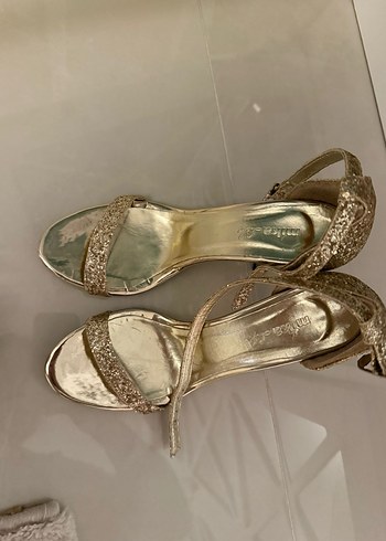 39 Beden Altın Renkli Stiletto Topuklu Gece Ayakkabısı