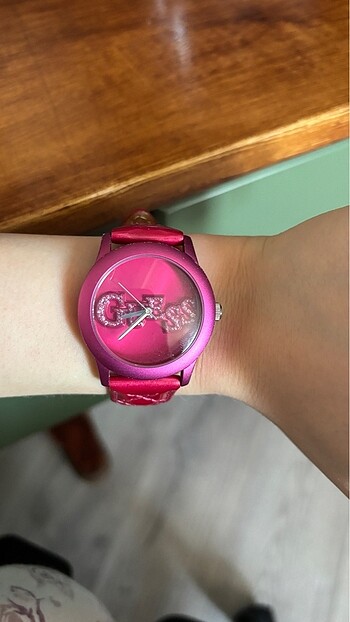 Guess Saat