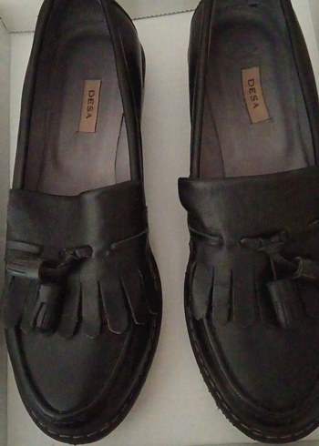 siyah Deri Püsküllü Kadın Loafer