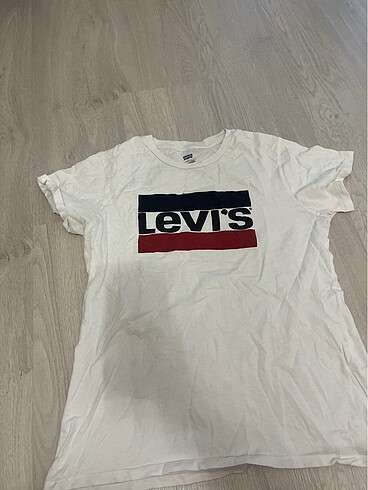 Levis tişört