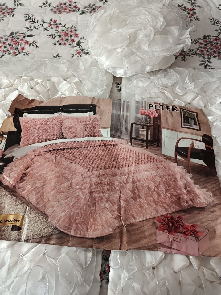 İşlemeli Beyaz Parlak Yatak Örtüsü - Görsel 3