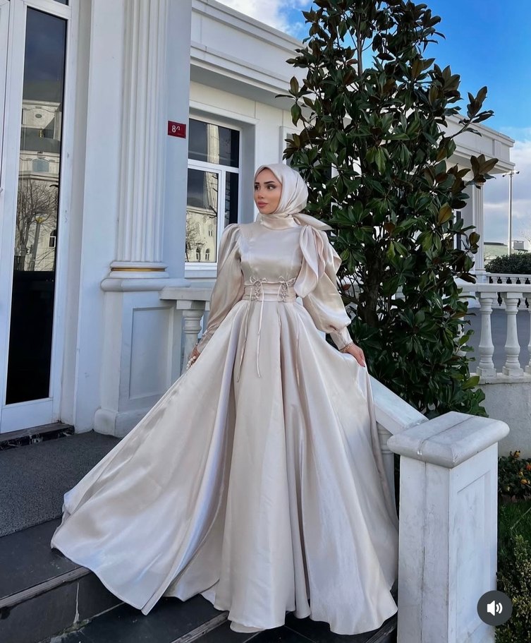 Beyaz Uzun Kollu Drapeli Kadın Abiye Elbise - Görsel 3