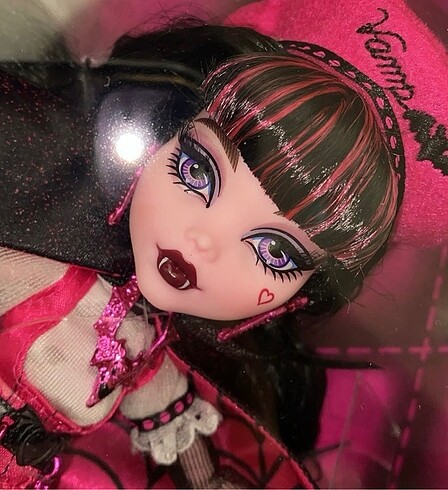 Beden Monster High Haunt couture Draculaura