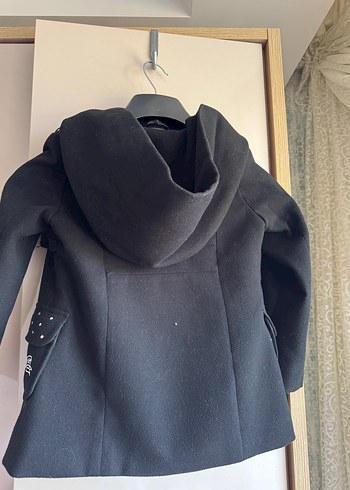 Kız Çocuk Siyah Düğmeli Kaban - Görsel 4