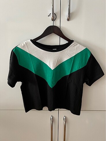 H&M Crop Tshirt