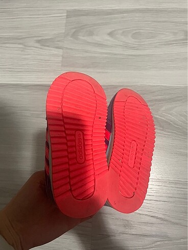 22 Beden Adidas spor ayakkabi