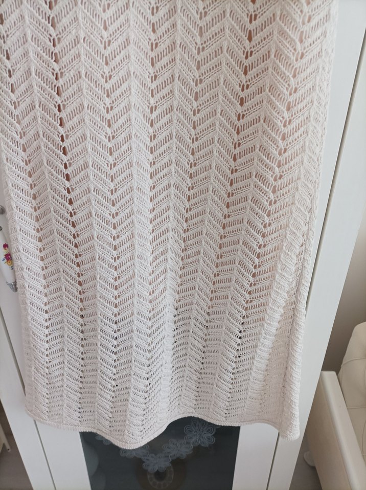 Bej V Yaka Dantel Detaylı Uzun Kadın Elbise - Görsel 4