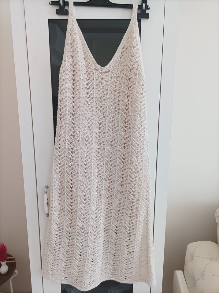 Bej V Yaka Dantel Detaylı Uzun Kadın Elbise - Görsel 2