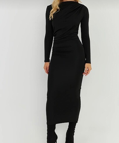 Kadın Siyah Büzgülü Midi Elbise