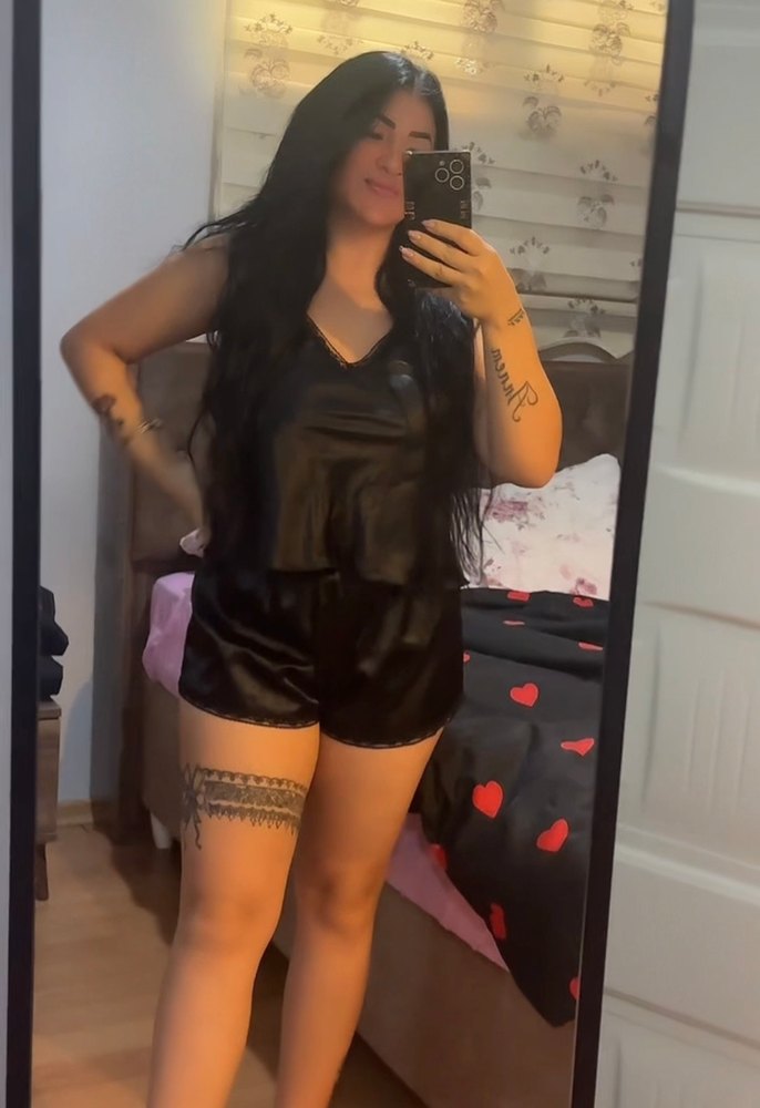 Parlak Siyah Deri Mini Şort - Görsel 2