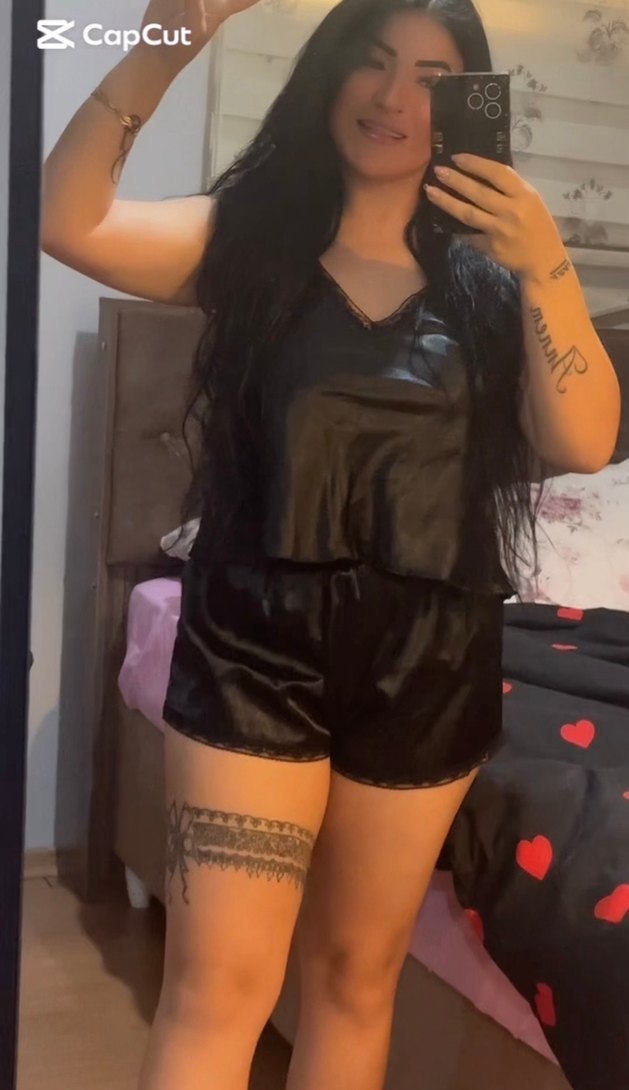 Parlak Siyah Deri Mini Şort - Görsel 3