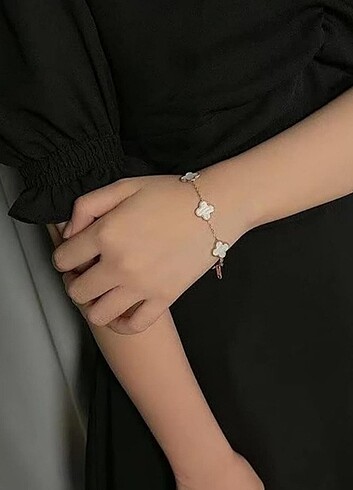 Beden Van Cleef çelik bileklik sıfır üründür kutulu gönderiyorum