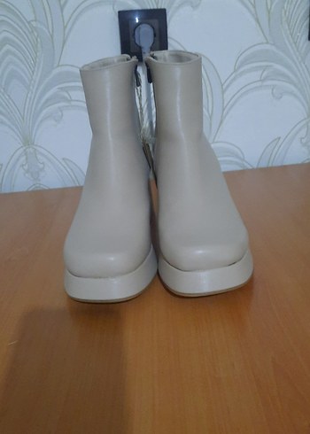 Bej Deri Fermuarlı Kadın Botu Topuklu - Görsel 2