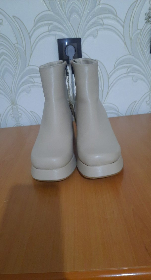 Bej Deri Fermuarlı Kadın Botu Topuklu - Görsel 2