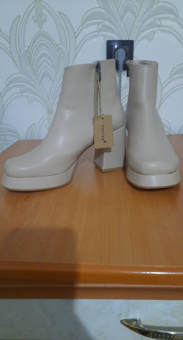 Bej Deri Fermuarlı Kadın Botu Topuklu - Görsel 3