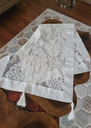 İşlemeli Beyaz Masa Örtüsü - Görsel 2