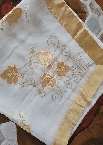 İşlemeli Beyaz Masa Örtüsü - Görsel 2