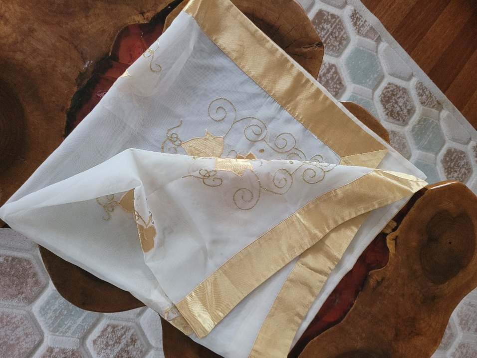 İşlemeli Beyaz Masa Örtüsü - Görsel 3