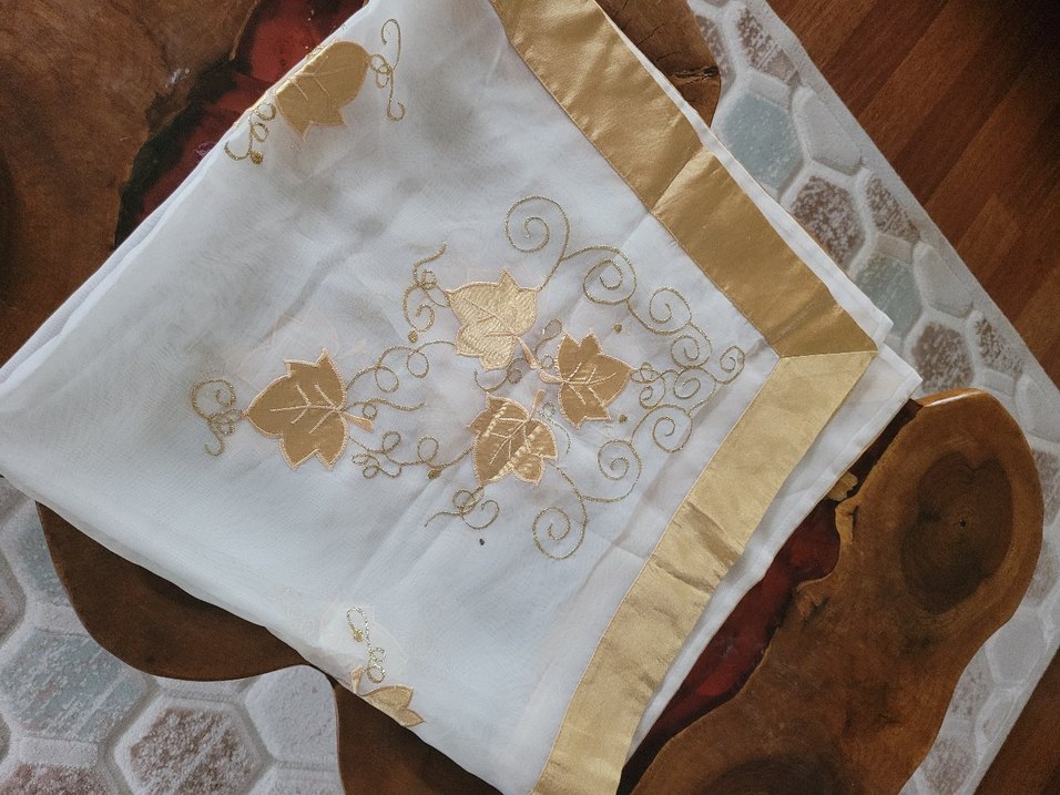 İşlemeli Beyaz Masa Örtüsü - Görsel 2