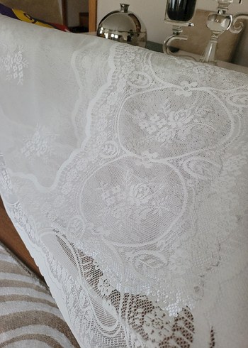 İşlemeli Beyaz Masa Örtüsü - Görsel 4