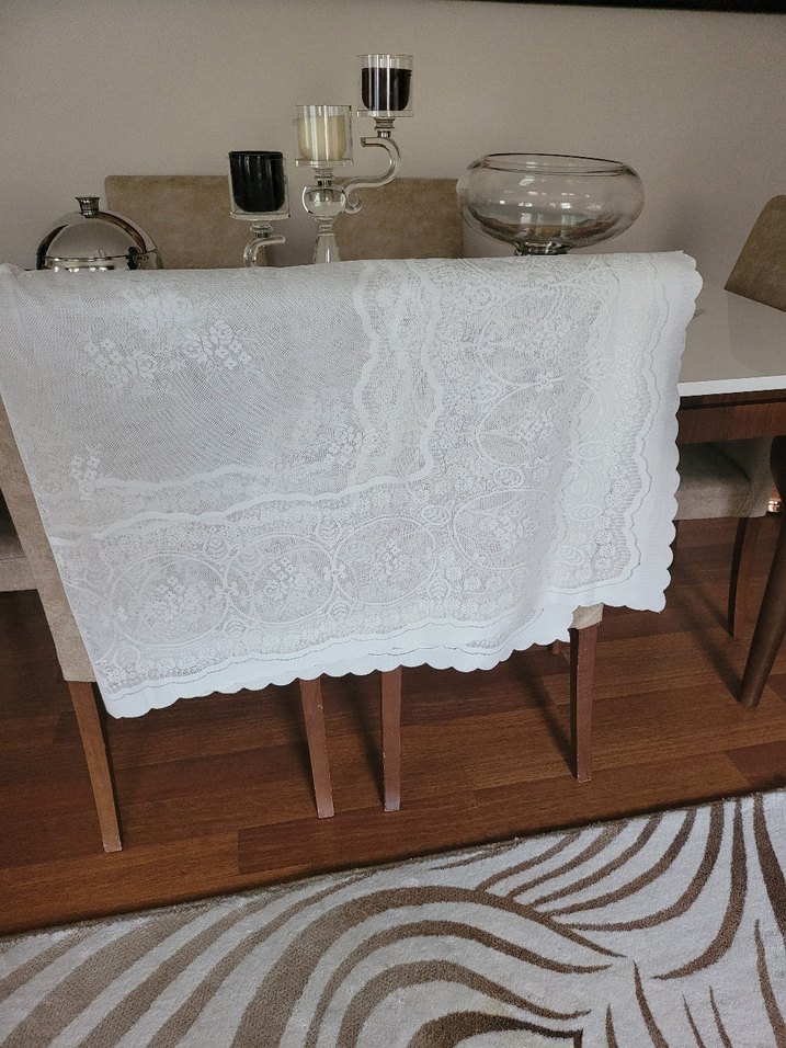 İşlemeli Beyaz Masa Örtüsü - Görsel 2