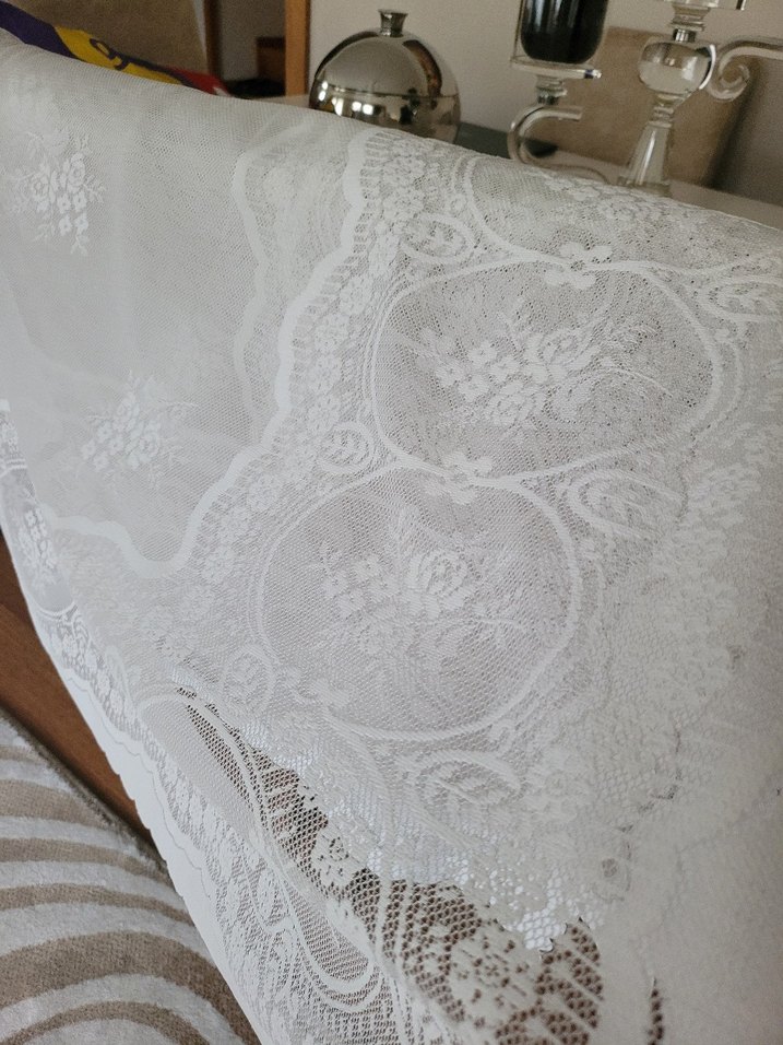 İşlemeli Beyaz Masa Örtüsü - Görsel 4