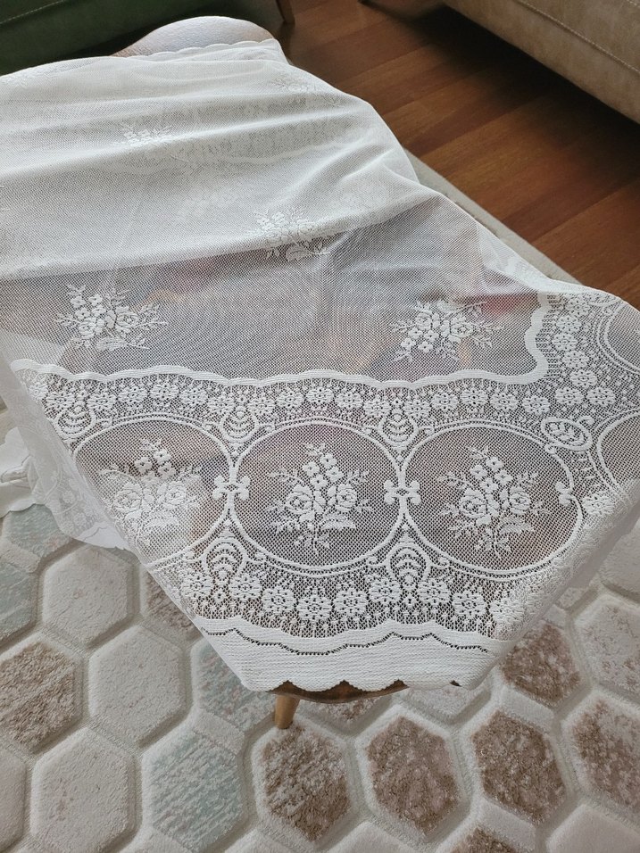 İşlemeli Beyaz Masa Örtüsü - Görsel 3