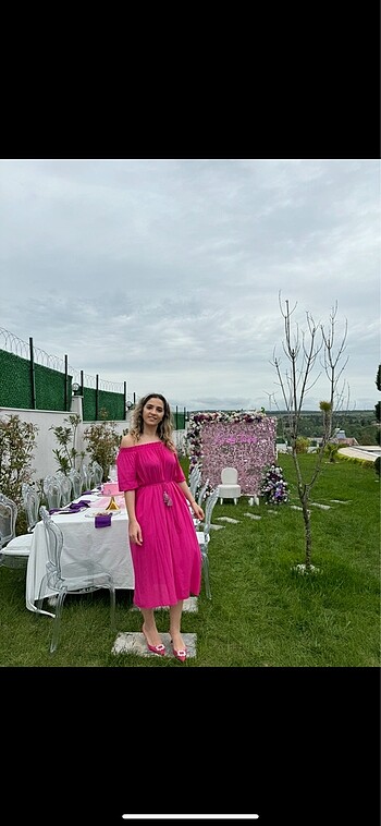 Pembe elbise
