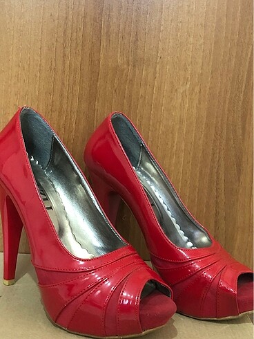 Kırmızı Stiletto